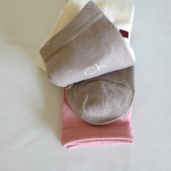 NEW CALVIN KLEIN WOMENS 3 PAIRS PACK EXTRA SOFT CREW SOCKS (ONE SIZE) - Picture 9 of 10